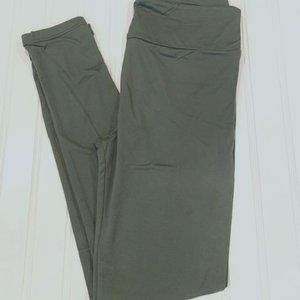 New Lularoe One Size Leggings Color Olvine Green Fits size 0-10